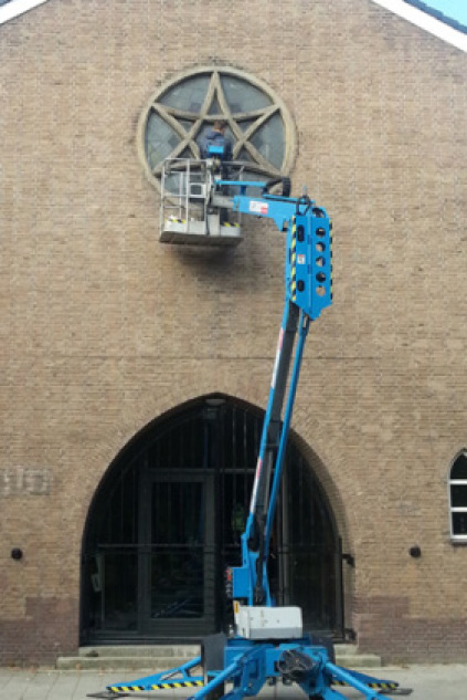 Montage glas in lood Stephanuskerk Amsterdam Noord